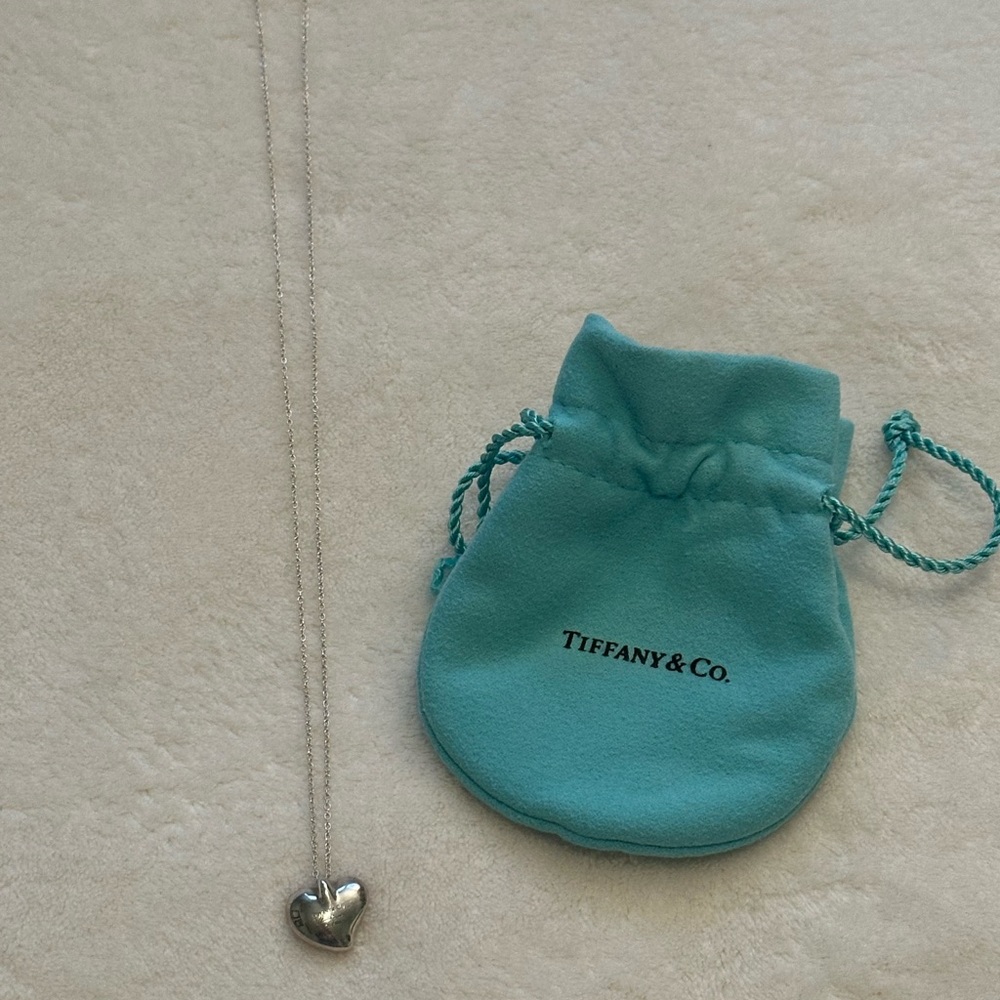 Elsa Peretti curved heart Tiffany’s silver necklace